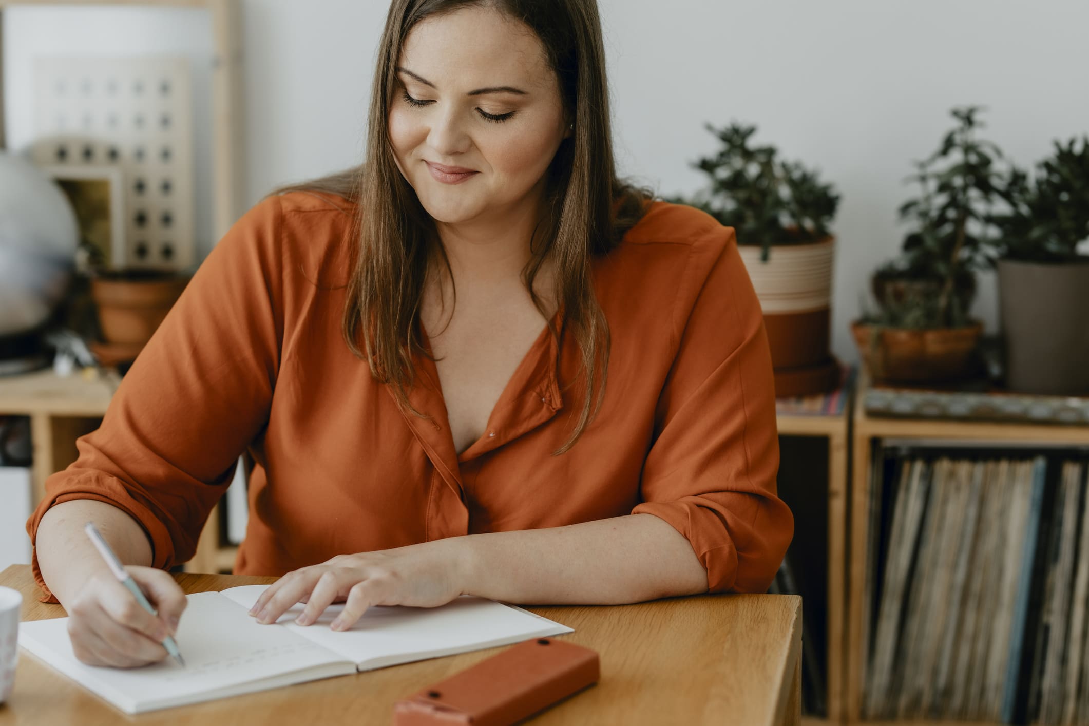 woman-writing-on-her-agenda-getting-out-of-your-comfort-zone