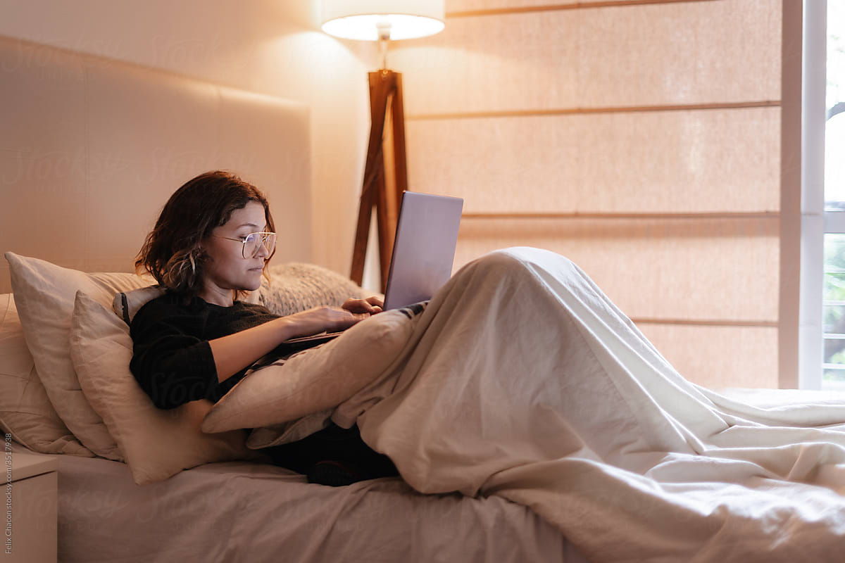 working-in-bed-how-to-work-from-home