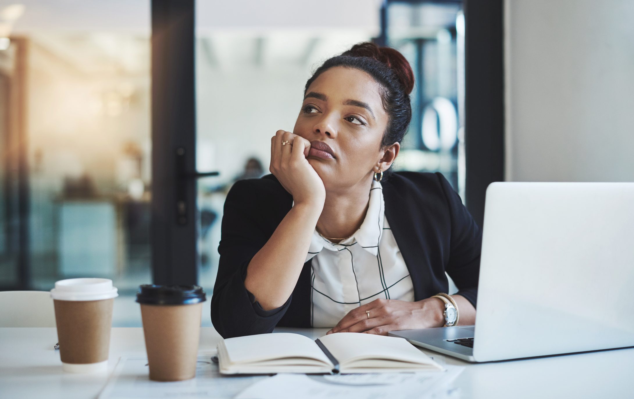 young-businesswoman-looking-bored-while-working-at-her-desk-in-a-modern-office-how-to-quit-a-part-time-job