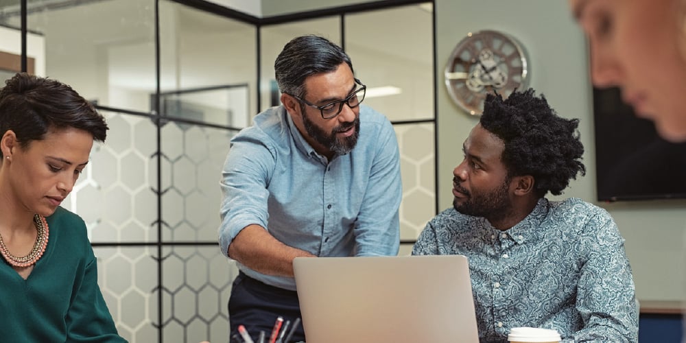 two-men-consult-over-laptop-screen-how-to-be-an-effective-leader