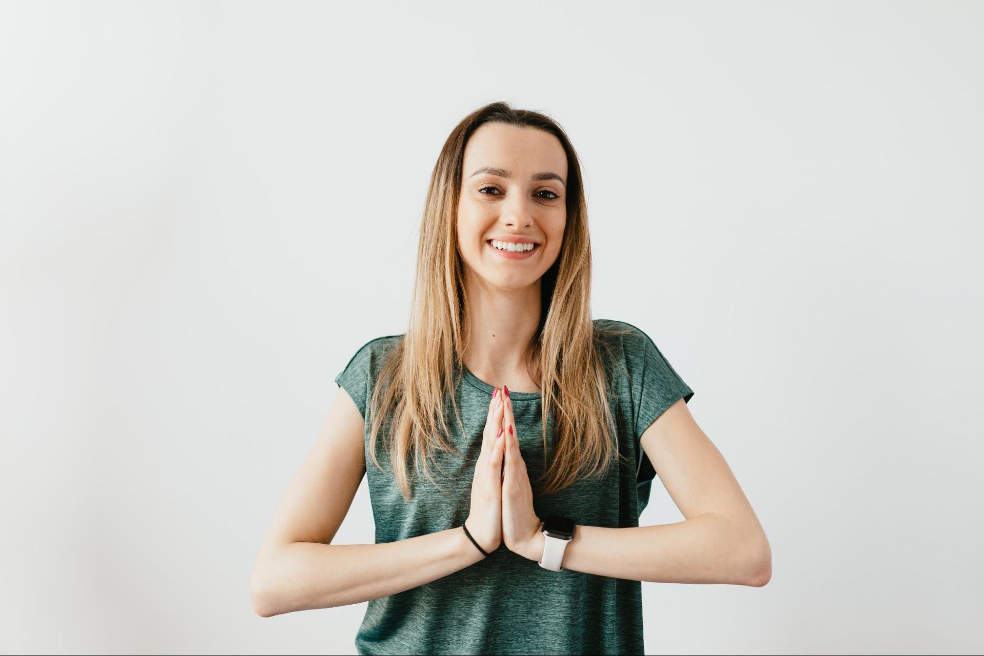 smiling-woman-wearing-stress-tracker-watch